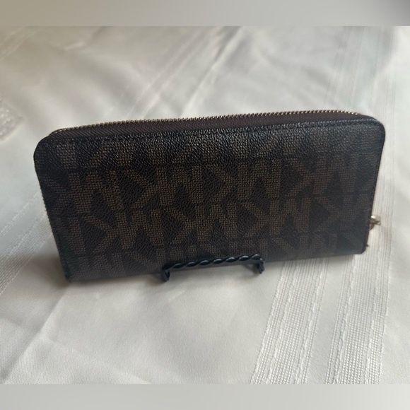 Michael Kors Chocolate Brown Wallet with Gold Plate - Picture 2 of 11